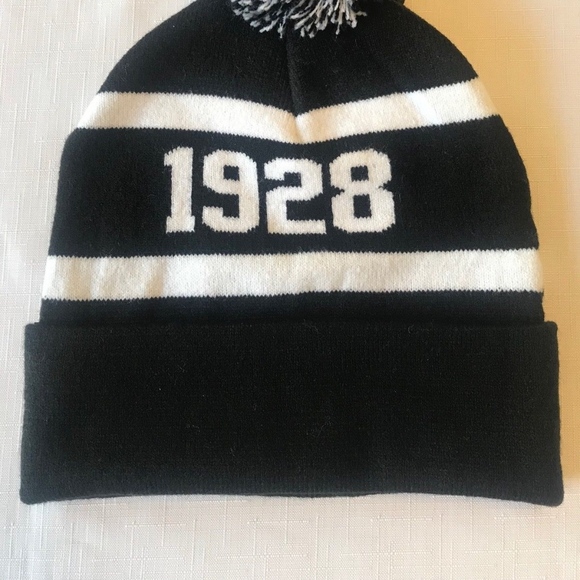 Mickey Mouse 1928 Beanie Hats NEW With Tag - Picture 4 of 4